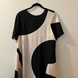 Like new Ali Ro Black and Cream asymetrical dress size 8